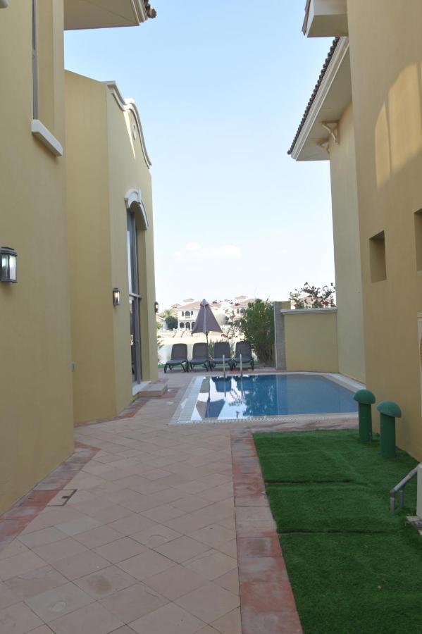 Chic 4Br Villa With Assistant Room And Private Pool On Palm Jumeirah By Deluxe Holiday Homes Dubai Esterno foto