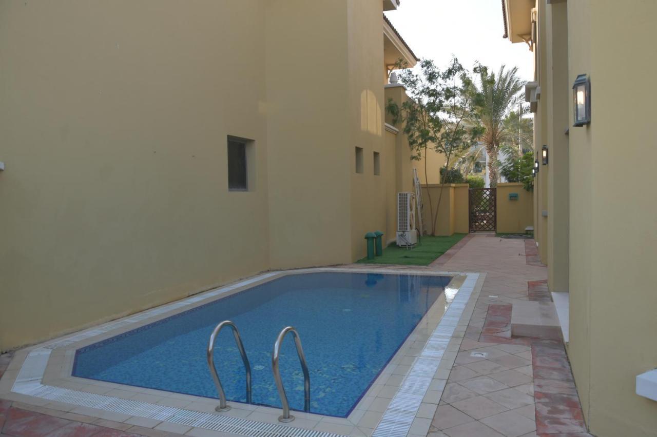 Chic 4Br Villa With Assistant Room And Private Pool On Palm Jumeirah By Deluxe Holiday Homes Dubai Esterno foto