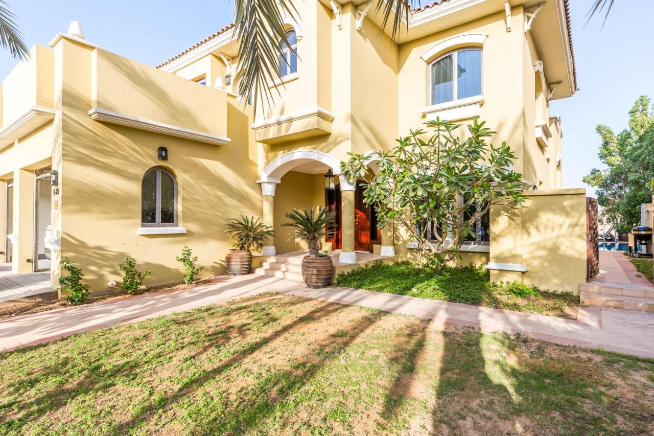 Chic 4Br Villa With Assistant Room And Private Pool On Palm Jumeirah By Deluxe Holiday Homes Dubai Esterno foto