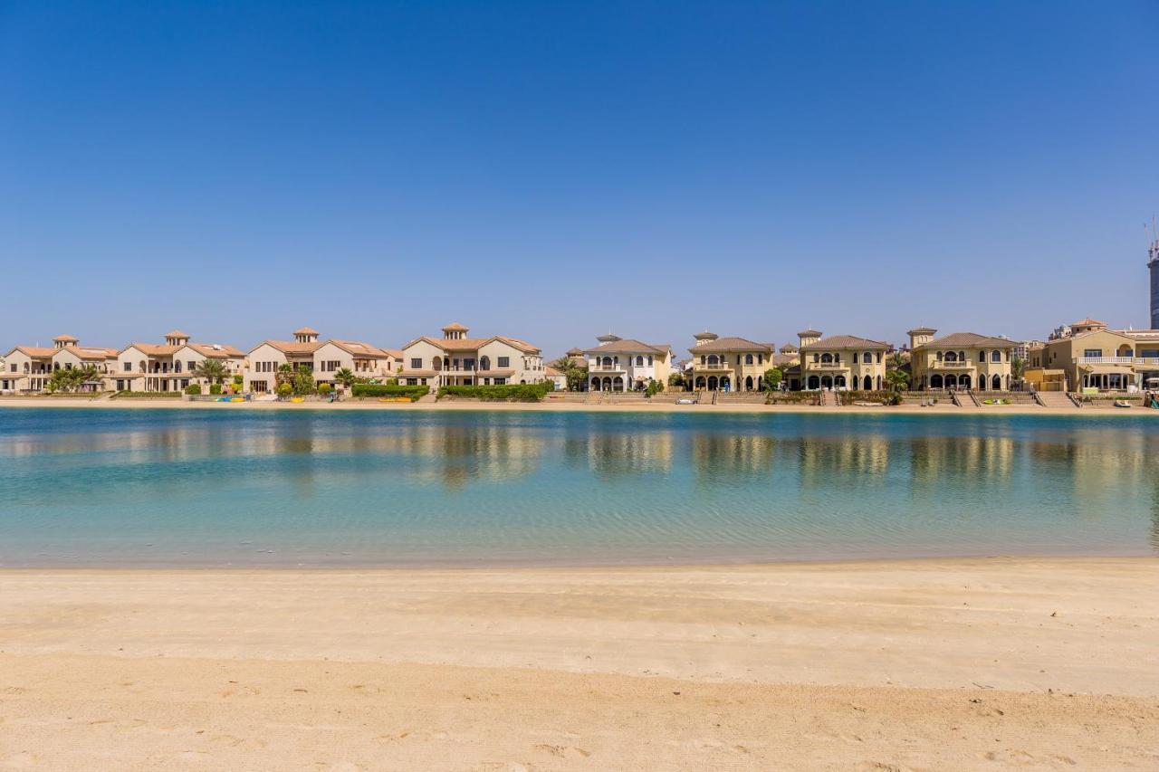 Chic 4Br Villa With Assistant Room And Private Pool On Palm Jumeirah By Deluxe Holiday Homes Dubai Esterno foto