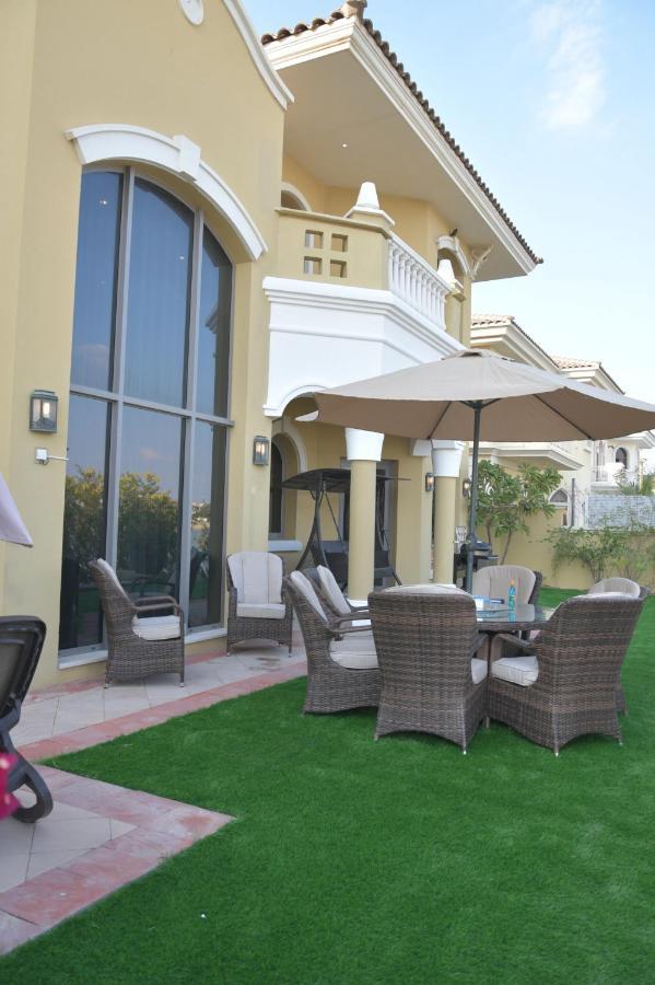 Chic 4Br Villa With Assistant Room And Private Pool On Palm Jumeirah By Deluxe Holiday Homes Dubai Esterno foto