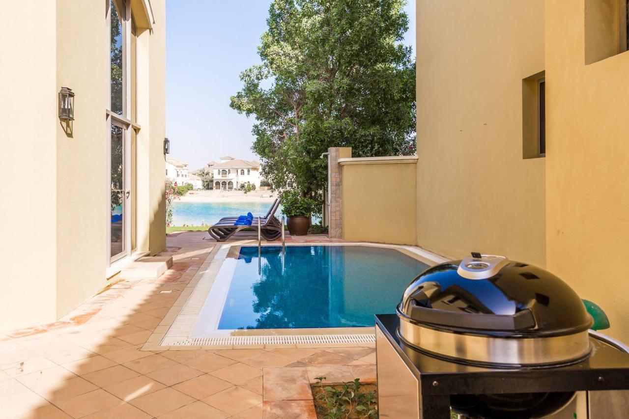 Chic 4Br Villa With Assistant Room And Private Pool On Palm Jumeirah By Deluxe Holiday Homes Dubai Esterno foto