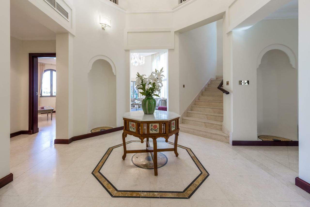 Chic 4Br Villa With Assistant Room And Private Pool On Palm Jumeirah By Deluxe Holiday Homes Dubai Esterno foto