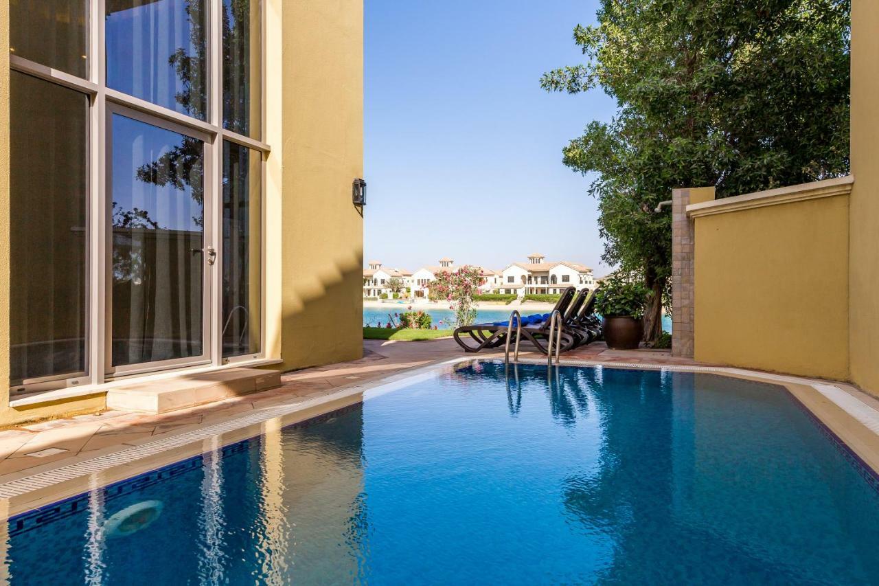 Chic 4Br Villa With Assistant Room And Private Pool On Palm Jumeirah By Deluxe Holiday Homes Dubai Esterno foto