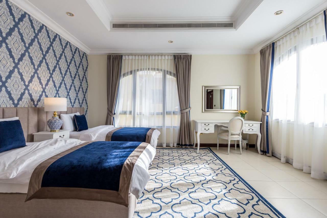 Chic 4Br Villa With Assistant Room And Private Pool On Palm Jumeirah By Deluxe Holiday Homes Dubai Esterno foto