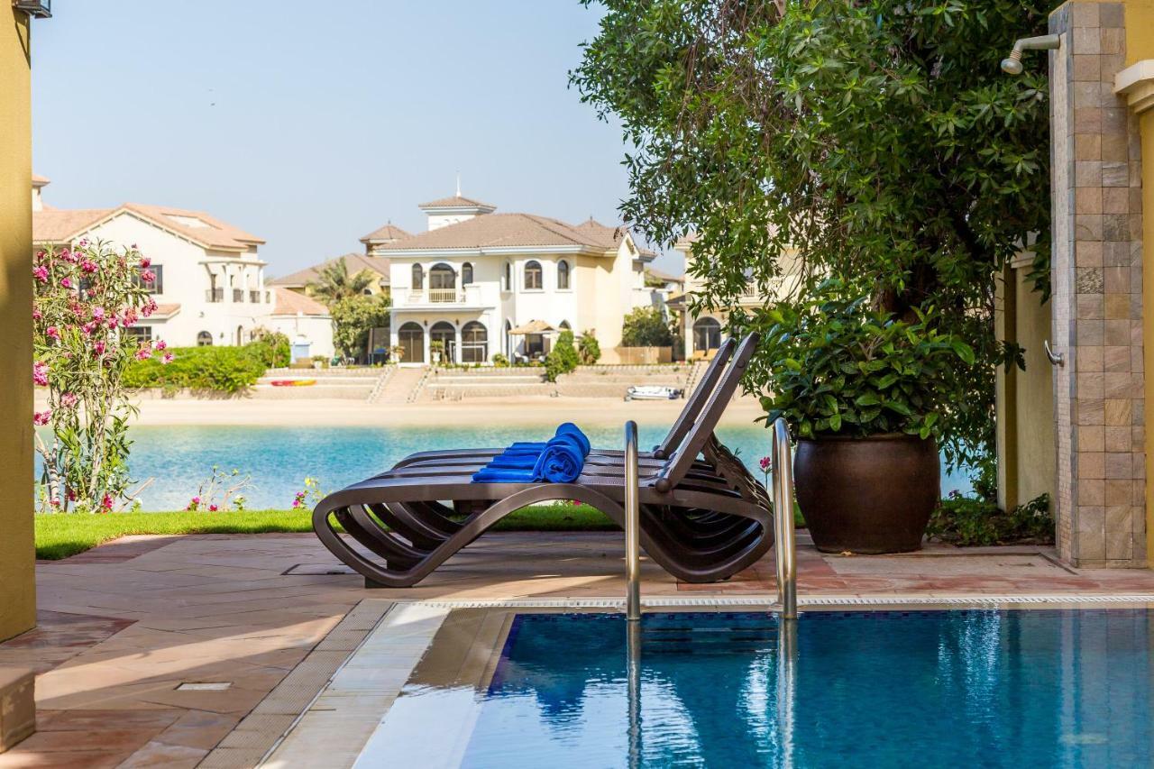 Chic 4Br Villa With Assistant Room And Private Pool On Palm Jumeirah By Deluxe Holiday Homes Dubai Esterno foto