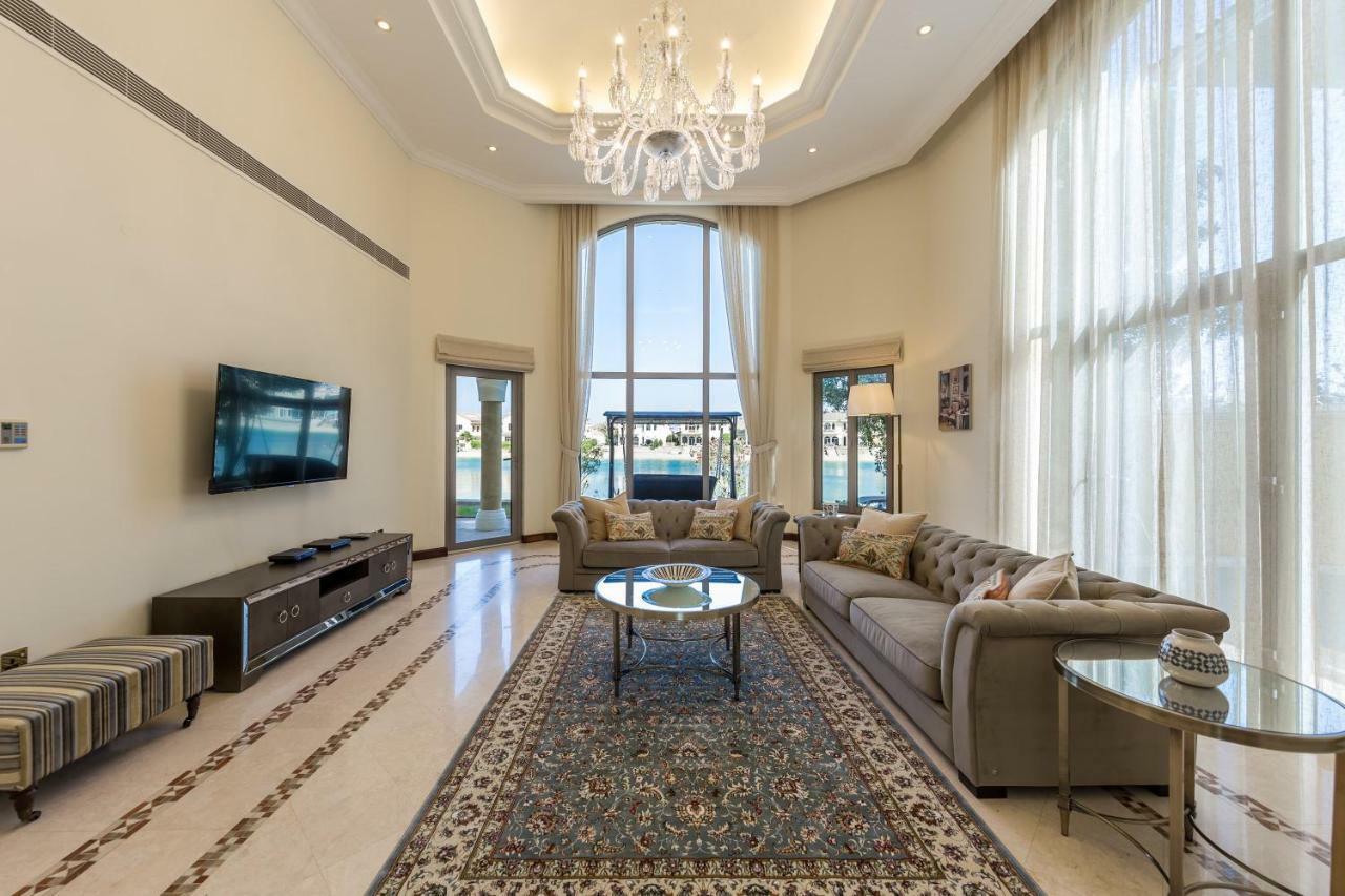 Chic 4Br Villa With Assistant Room And Private Pool On Palm Jumeirah By Deluxe Holiday Homes Dubai Esterno foto