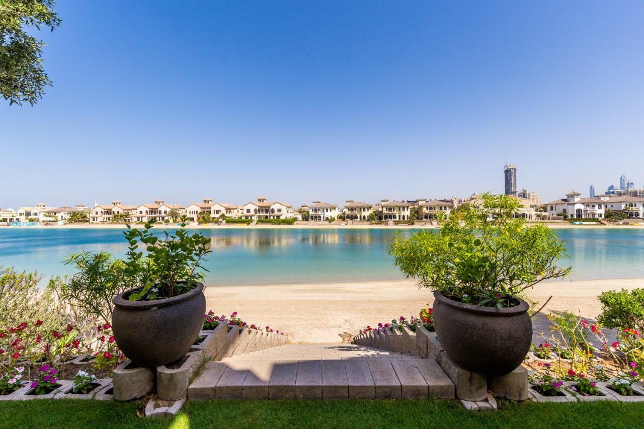 Chic 4Br Villa With Assistant Room And Private Pool On Palm Jumeirah By Deluxe Holiday Homes Dubai Esterno foto