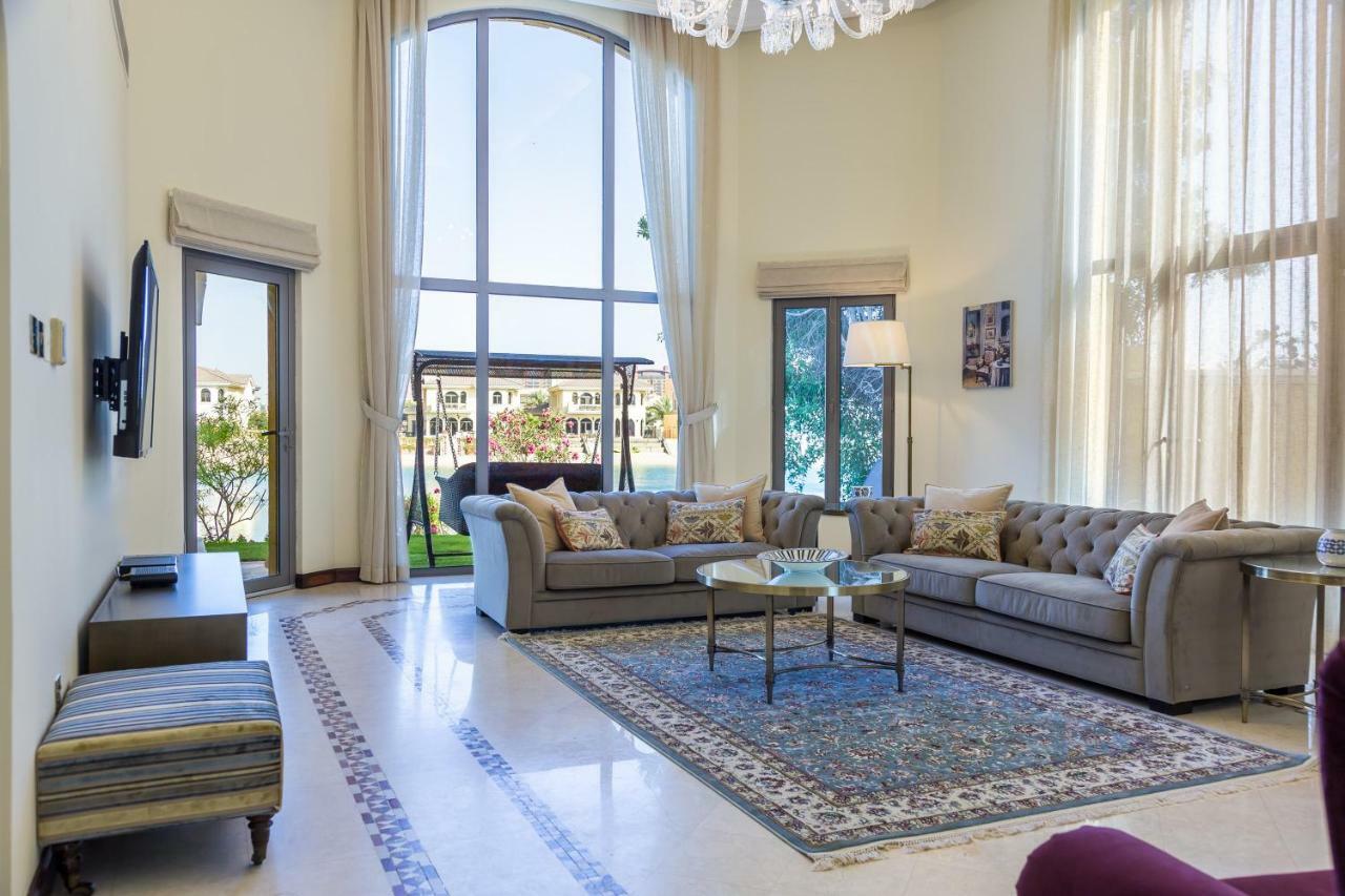 Chic 4Br Villa With Assistant Room And Private Pool On Palm Jumeirah By Deluxe Holiday Homes Dubai Esterno foto